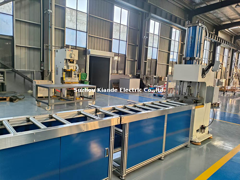 معدات معالجة Busbar على أرضية المصنع